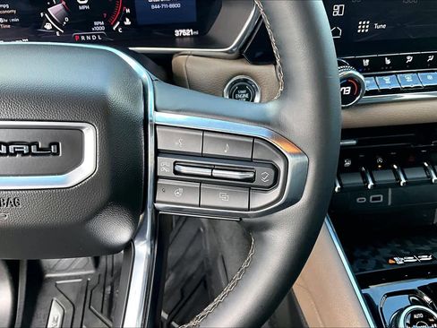 Certified 2023 GMC Canyon Denali w/ Denali Black Edition image 24