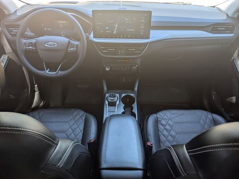 Used 2023 Ford Escape Platinum w/ Premium Technology Package image 16