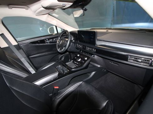 Used 2023 Lincoln Nautilus FWD image 23