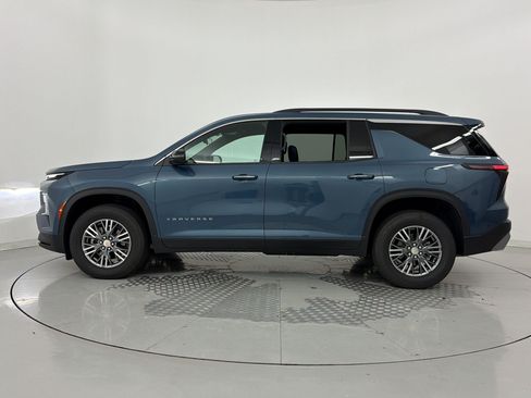 Used 2026 Chevrolet Traverse LT FWD image 2