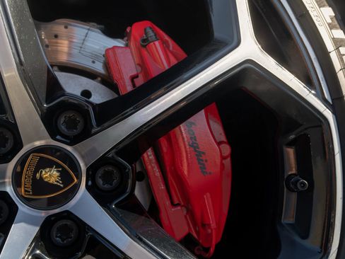 Used 2021 Lamborghini Huracan EVO image 37