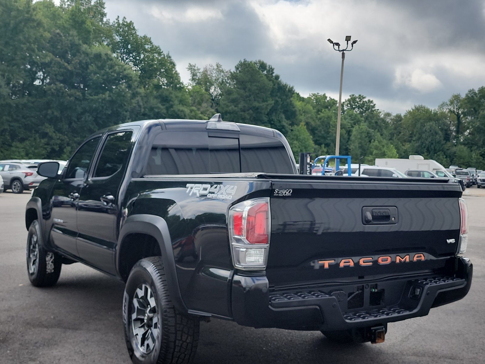 Used 2021 Toyota Tacoma TRD Off-Road w/ Technology Package AWD/4WD image 3