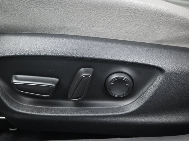 Used 2024 Toyota Camry SE FWD image 9