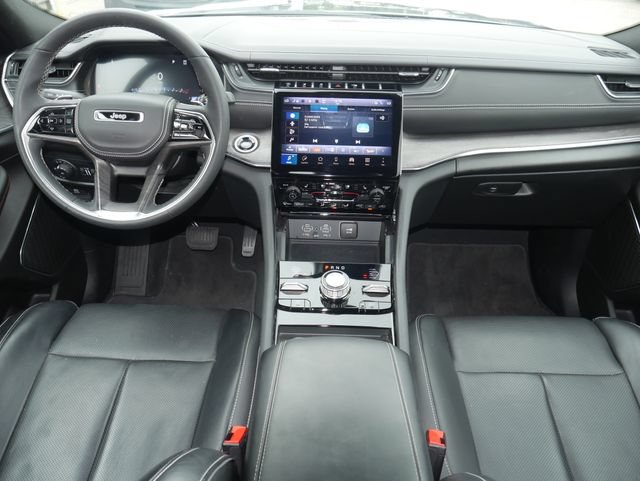 Used 2025 Jeep Grand Cherokee Overland w/ Luxury Tech Group IV AWD/4WD image 10