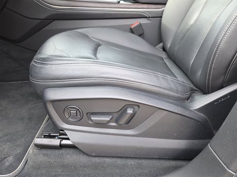 Used 2023 Audi Q8 Premium Plus w/ Premium Plus Package image 17