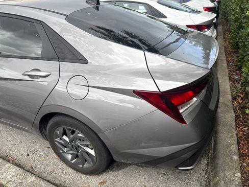 Used 2024 Hyundai Elantra SEL FWD image 8