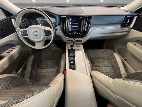 Used 2021 Volvo XC60 T5 Momentum w/ Premium Package AWD/4WD image 25