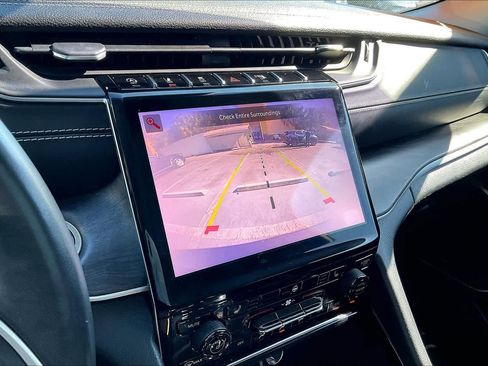 Used 2022 Jeep Grand Cherokee L Limited image 21