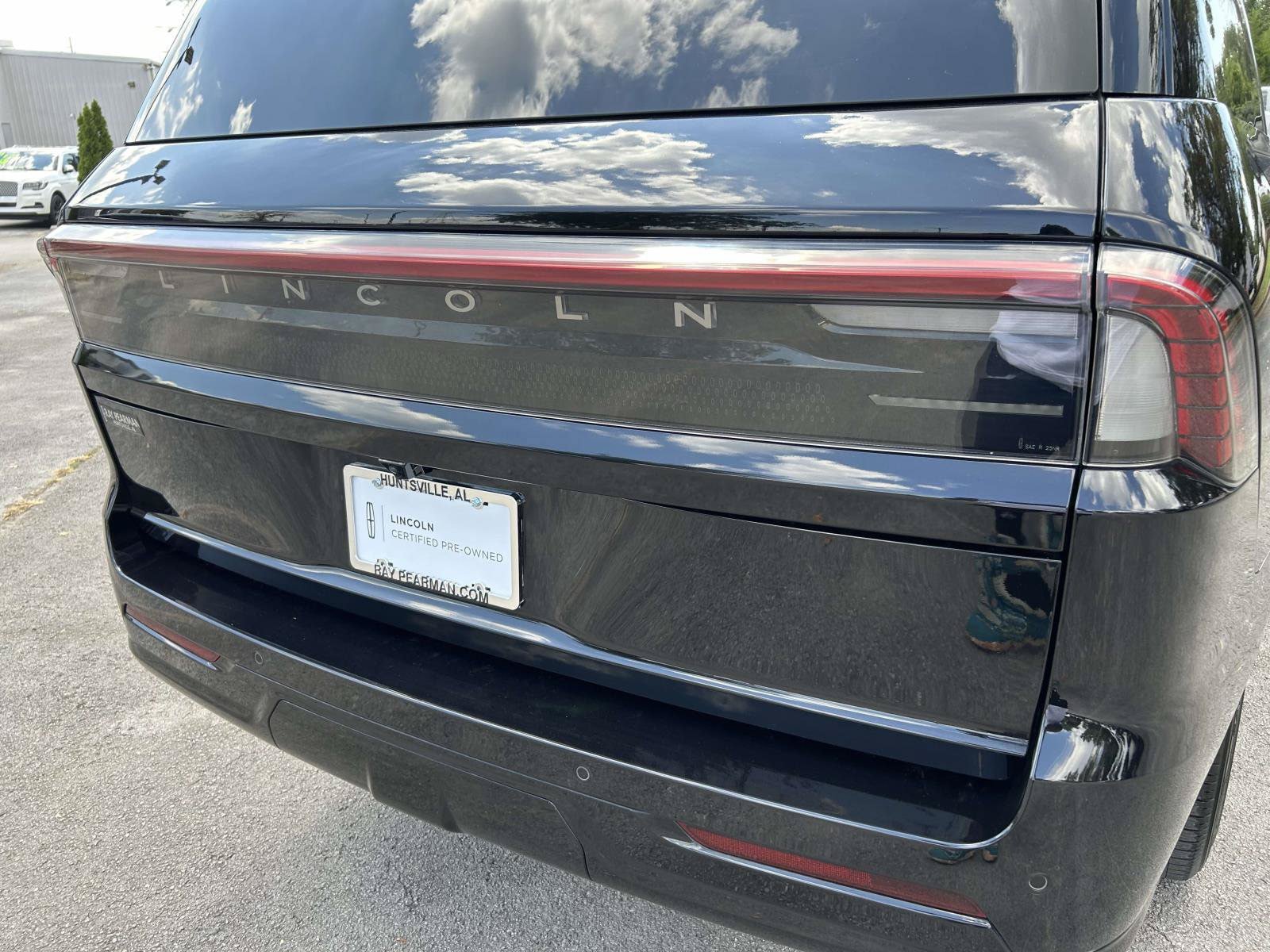 Certified 2025 Lincoln Navigator Reserve AWD/4WD image 4