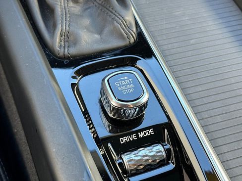 Used 2018 Volvo XC60 T5 Momentum w/ Convenience Package image 25