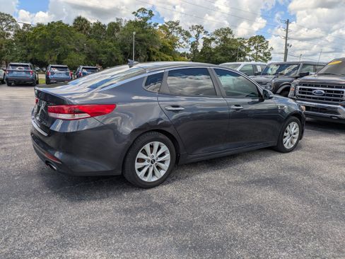 Used 2017 Kia Optima LX FWD image 4