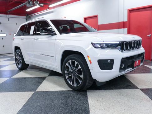 Used 2023 Jeep Grand Cherokee Overland w/ Luxury Tech Group IV AWD/4WD image 2
