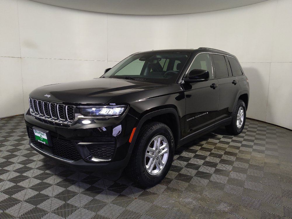 Used 2023 Jeep Grand Cherokee Laredo AWD/4WD image 2