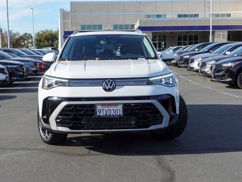 Certified 2025 Volkswagen Taos SEL image 2