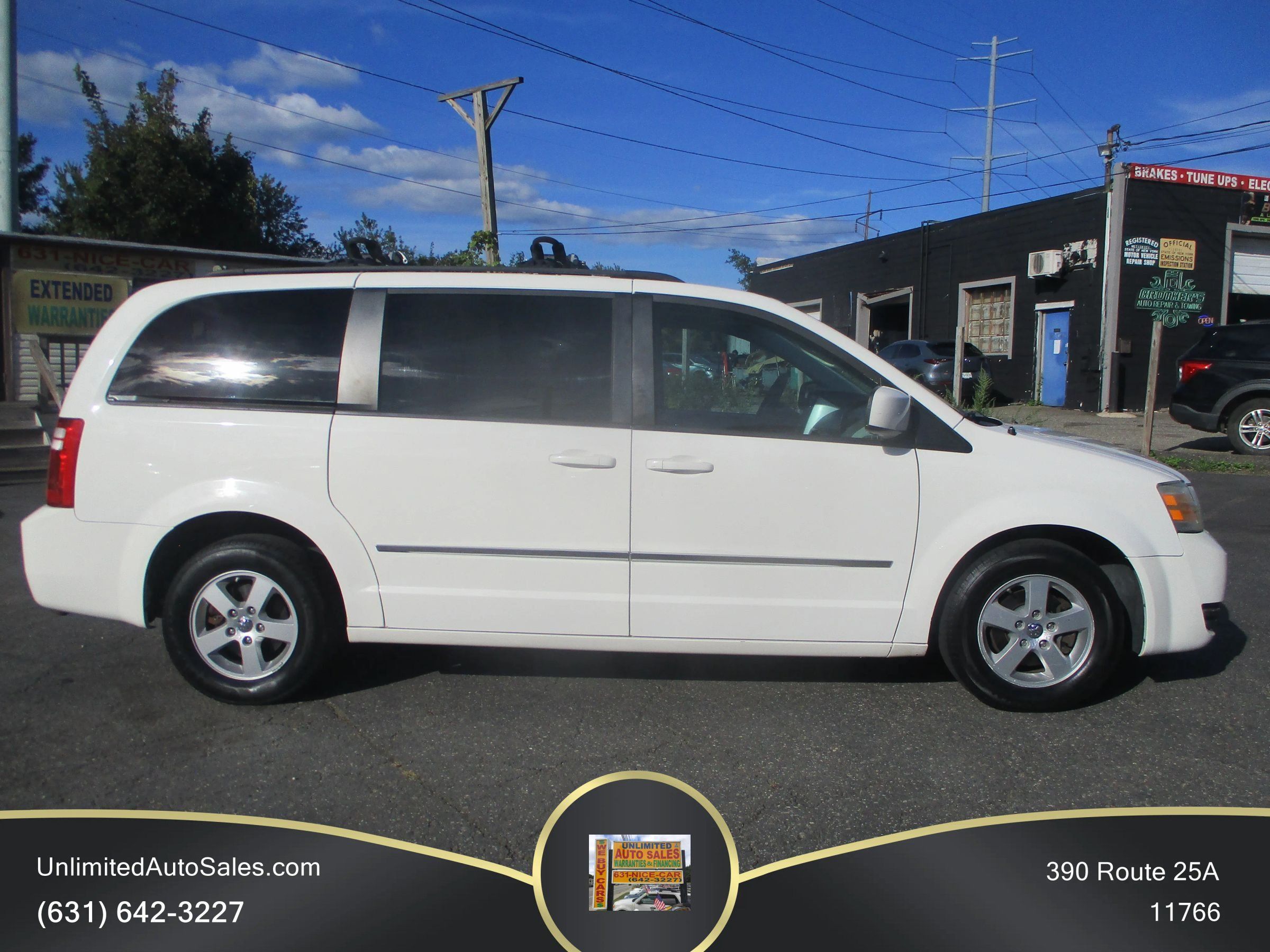 Used 2010 Dodge Grand Caravan SXT FWD image 4