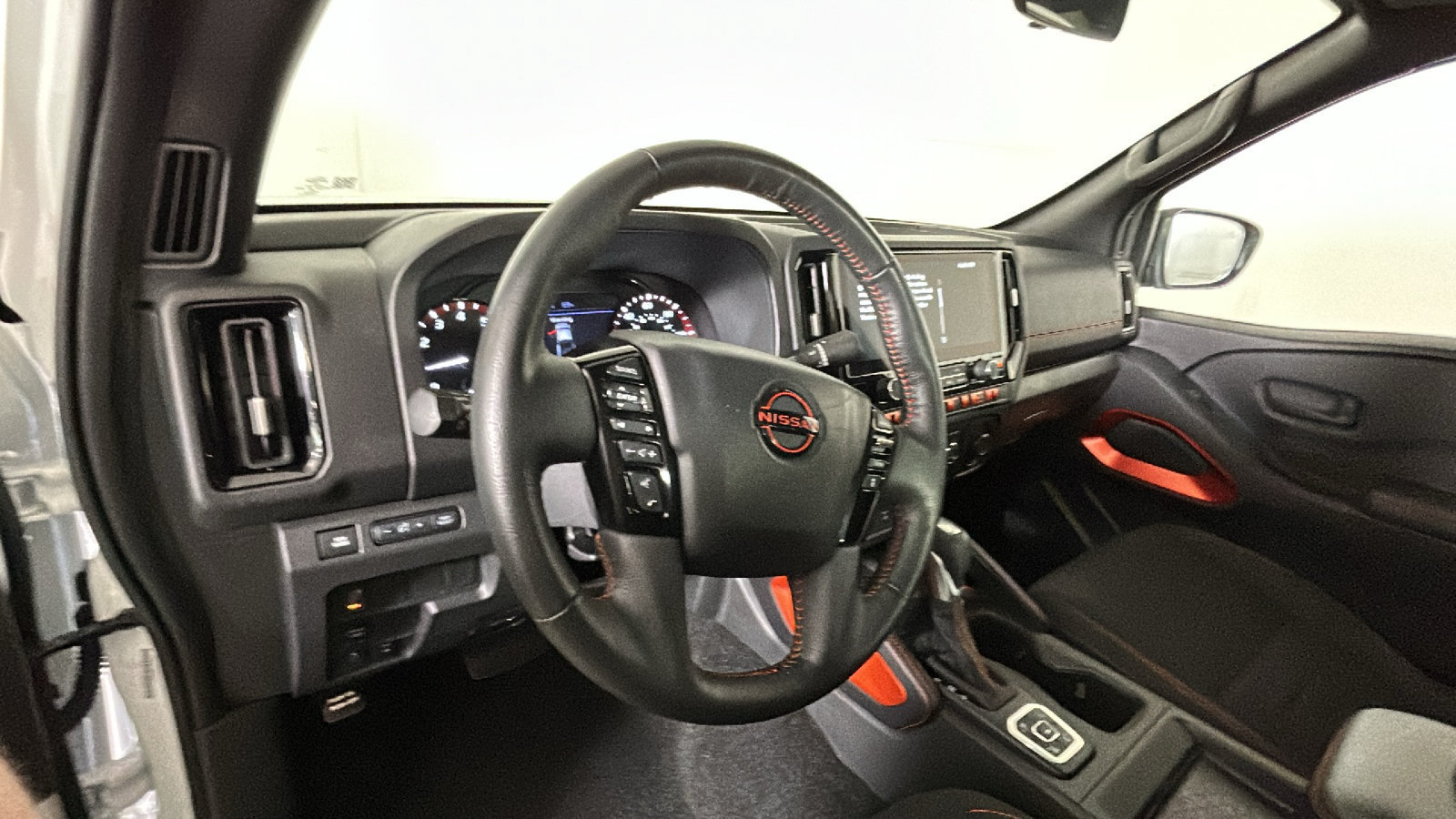 Used 2026 Nissan Frontier PRO-4X AWD/4WD image 16