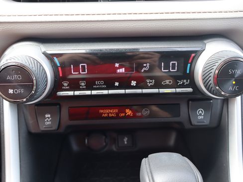 Used 2022 Toyota RAV4 XLE AWD/4WD image 20