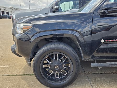 Used 2020 Toyota Tacoma SR5 RWD image 7