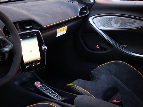 Used 2023 McLaren Artura image 18