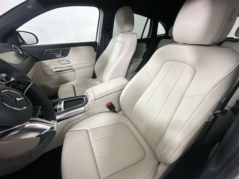 Used 2025 Mercedes-Benz GLA 250 4MATIC image 11