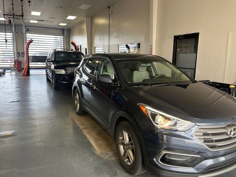 Used 2017 Hyundai Santa Fe Sport FWD image 1