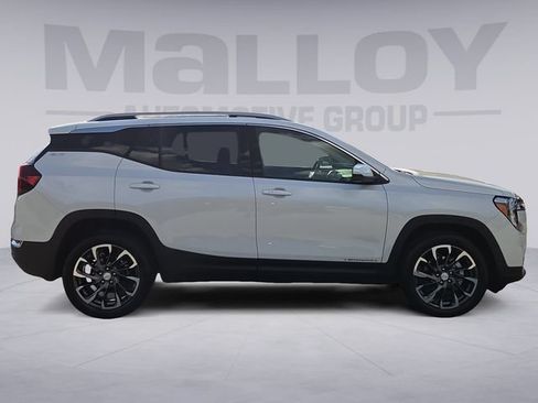 Certified 2022 GMC Terrain SLT w/ Infotainment Package II AWD/4WD image 6