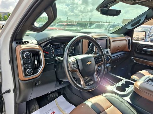 Used 2020 Chevrolet Silverado 1500 High Country w/ Technology Package AWD/4WD image 8