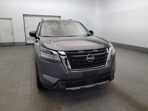 Used 2022 Nissan Pathfinder Platinum w/ Cargo Package AWD/4WD image 14