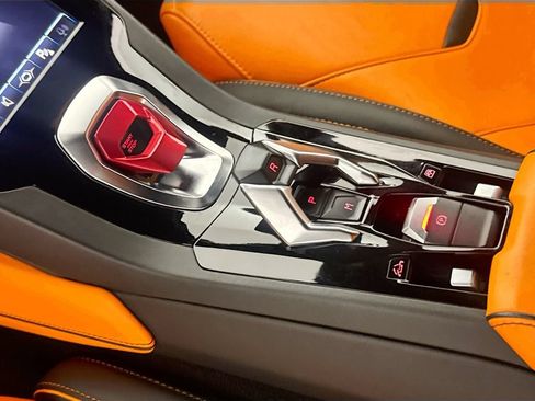 Used 2020 Lamborghini Huracan EVO RWD image 17