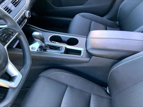 Used 2022 Nissan Altima 2.5 SV image 14