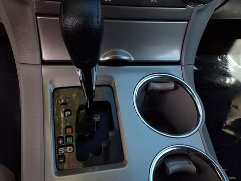 Used 2012 Toyota Highlander FWD image 11