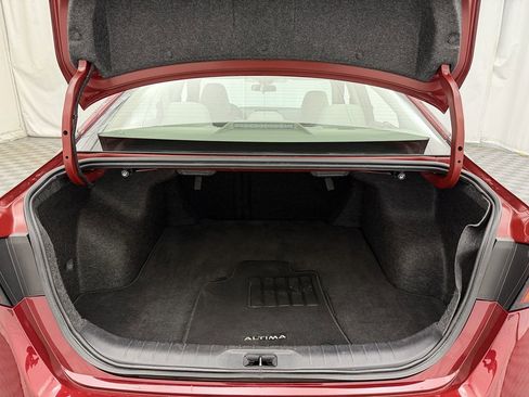 Used 2025 Nissan Altima 2.5 SV image 19