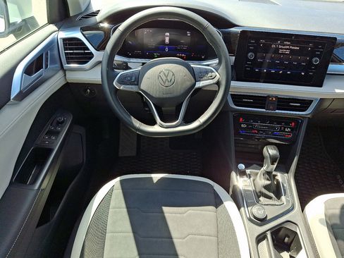 Used 2025 Volkswagen Taos SE image 21