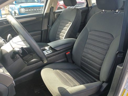 Used 2017 Ford Fusion SE image 9