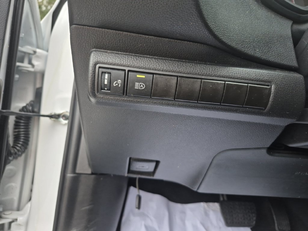 Used 2025 Toyota Corolla LE FWD image 17