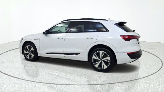 Used 2024 Audi Q8 e-tron Premium AWD/4WD image 5
