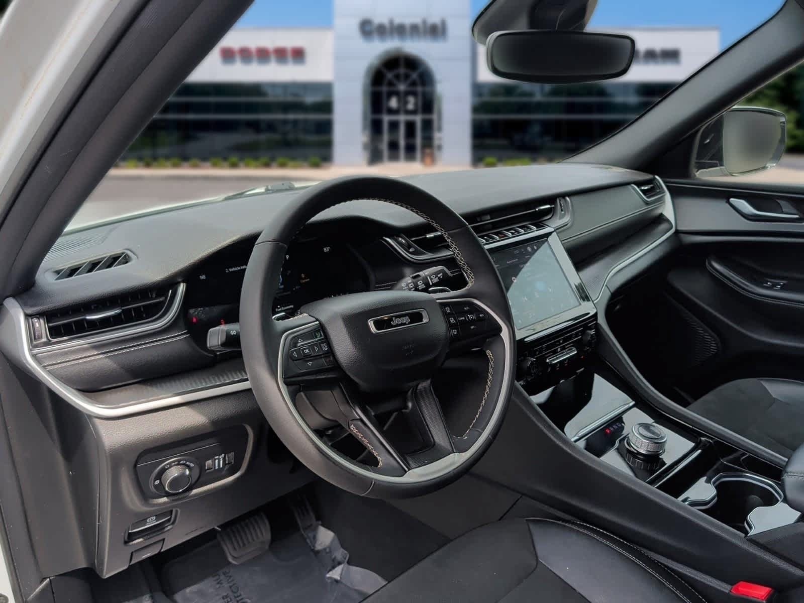 Used 2023 Jeep Grand Cherokee L Laredo AWD/4WD image 13