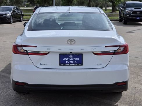 Used 2025 Toyota Camry LE w/ Convenience Package FWD image 8
