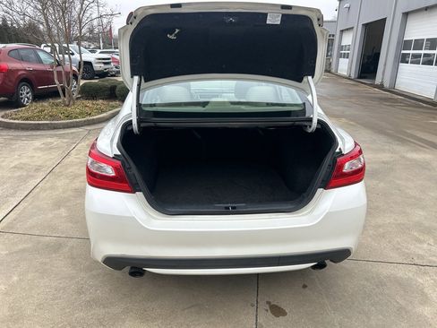 Used 2016 Nissan Altima 2.5 SL w/ 2.5 Technology Package image 9