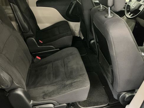 Used 2019 Dodge Grand Caravan SE w/ UConnect Hands-Free Group FWD image 13