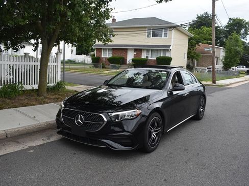Used 2025 Mercedes-Benz E 350 4MATIC Sedan w/ Winter Package image 2