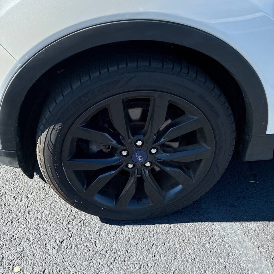 Used 2017 Ford Escape Titanium AWD/4WD image 11
