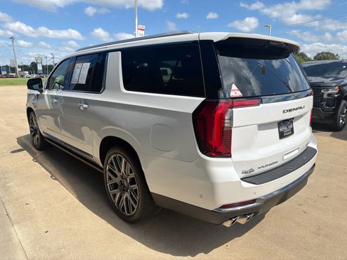Used 2025 GMC Yukon XL Denali Ultimate AWD/4WD image 4