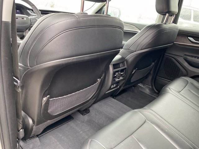 Used 2023 Jeep Grand Cherokee Limited AWD/4WD image 31