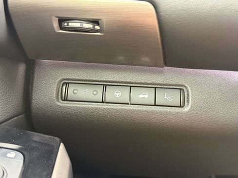 Used 2024 Nissan Pathfinder Platinum FWD image 28