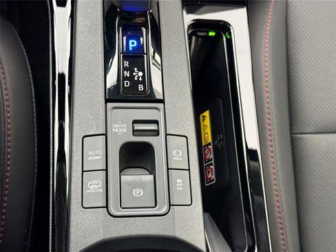 Used 2025 Toyota Prius Plug-In Hybrid image 31