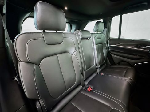 Used 2024 Jeep Grand Cherokee Limited w/ Luxury Tech Group II image 27