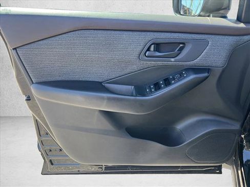 Used 2023 Nissan Rogue S image 11