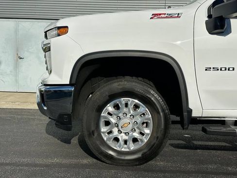 Used 2025 Chevrolet Silverado 2500 LT AWD/4WD image 6