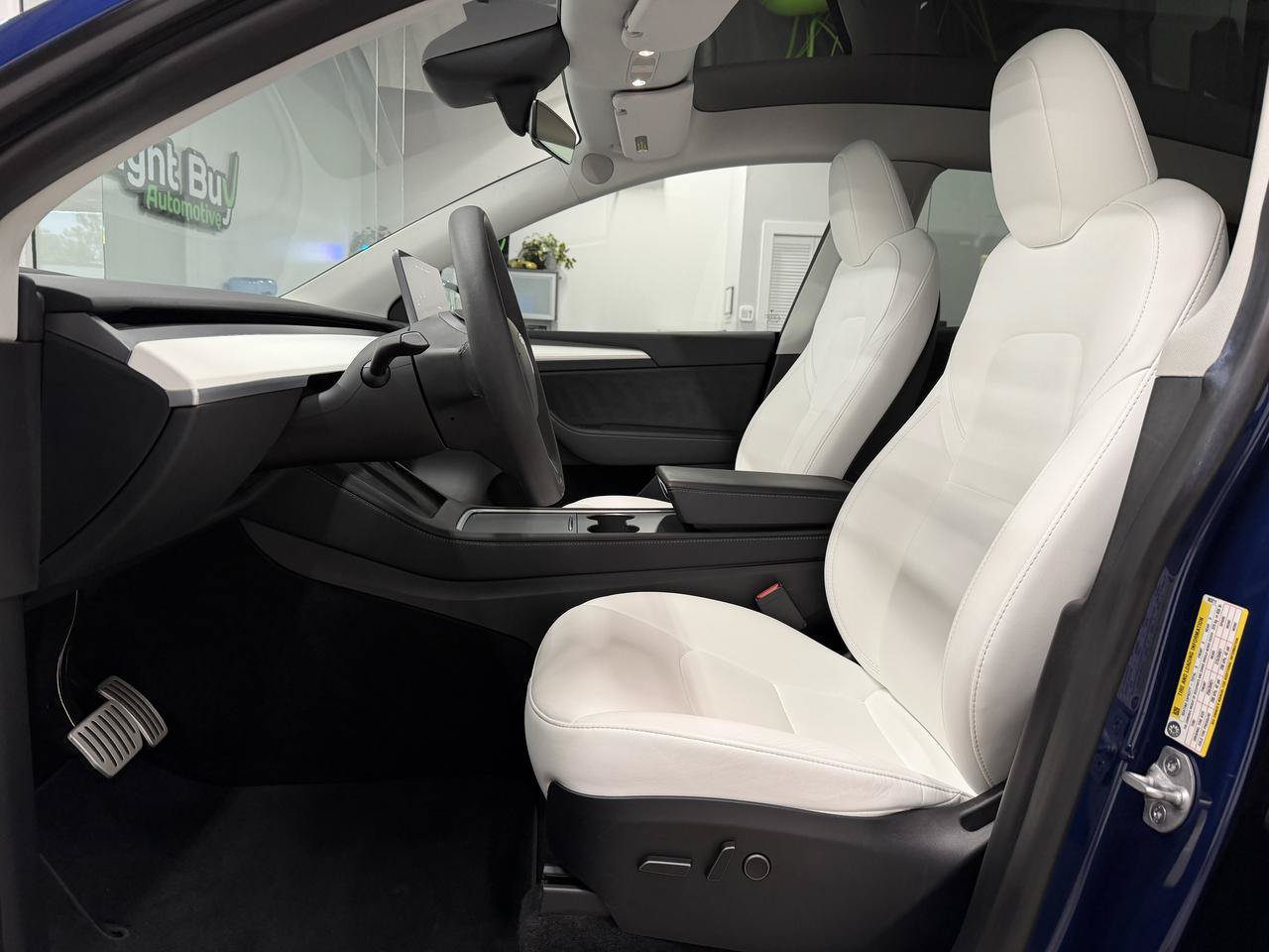 Used 2023 Tesla Model Y Performance AWD/4WD image 8